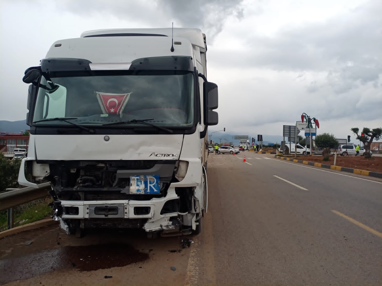 Gaziantep'te tırla çarpışan otomobildeki 2 kişi hayatını kaybetti
