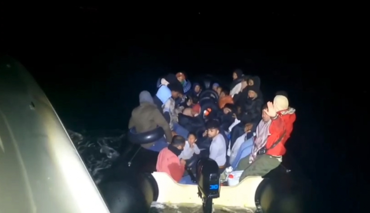 İzmir açıklarında 31 göçmen yakalandı