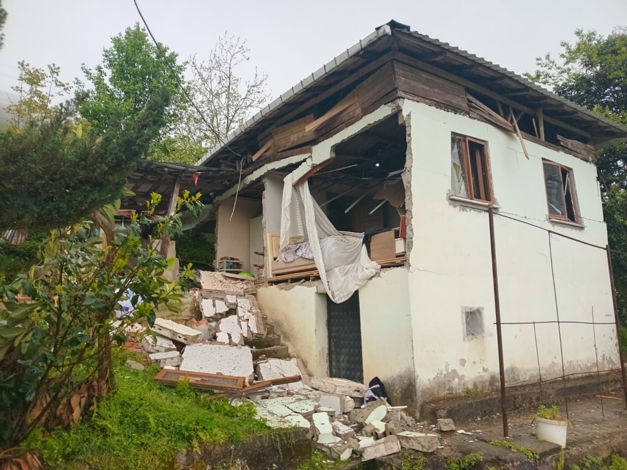 Trabzon'da mutfak tüpünün patlaması sonucu bir kişi yaralandı