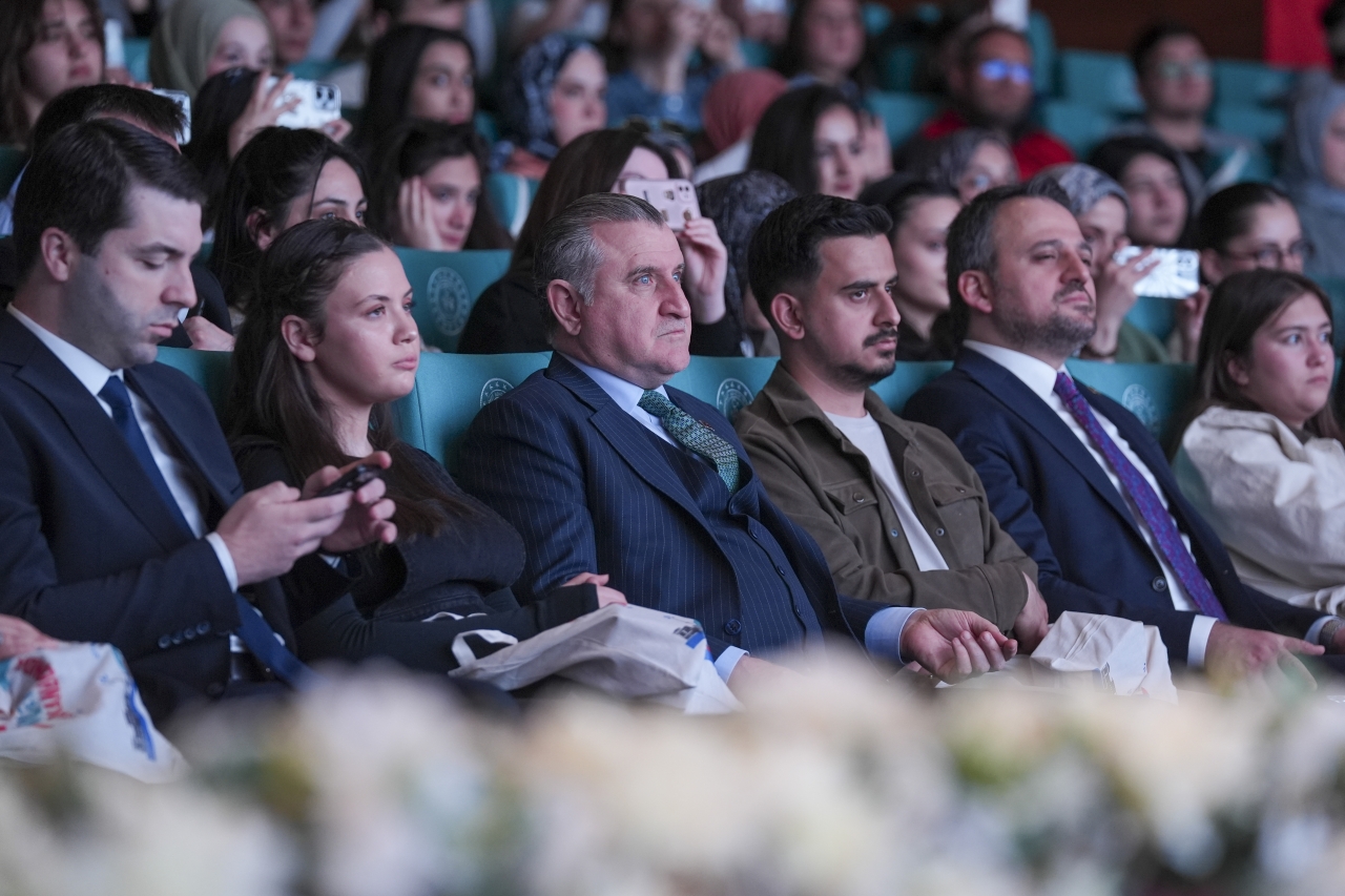 Bakan Bak, aktif sporculuk kariyerini sonlandıran Nesim Turan için mesaj yayımladı