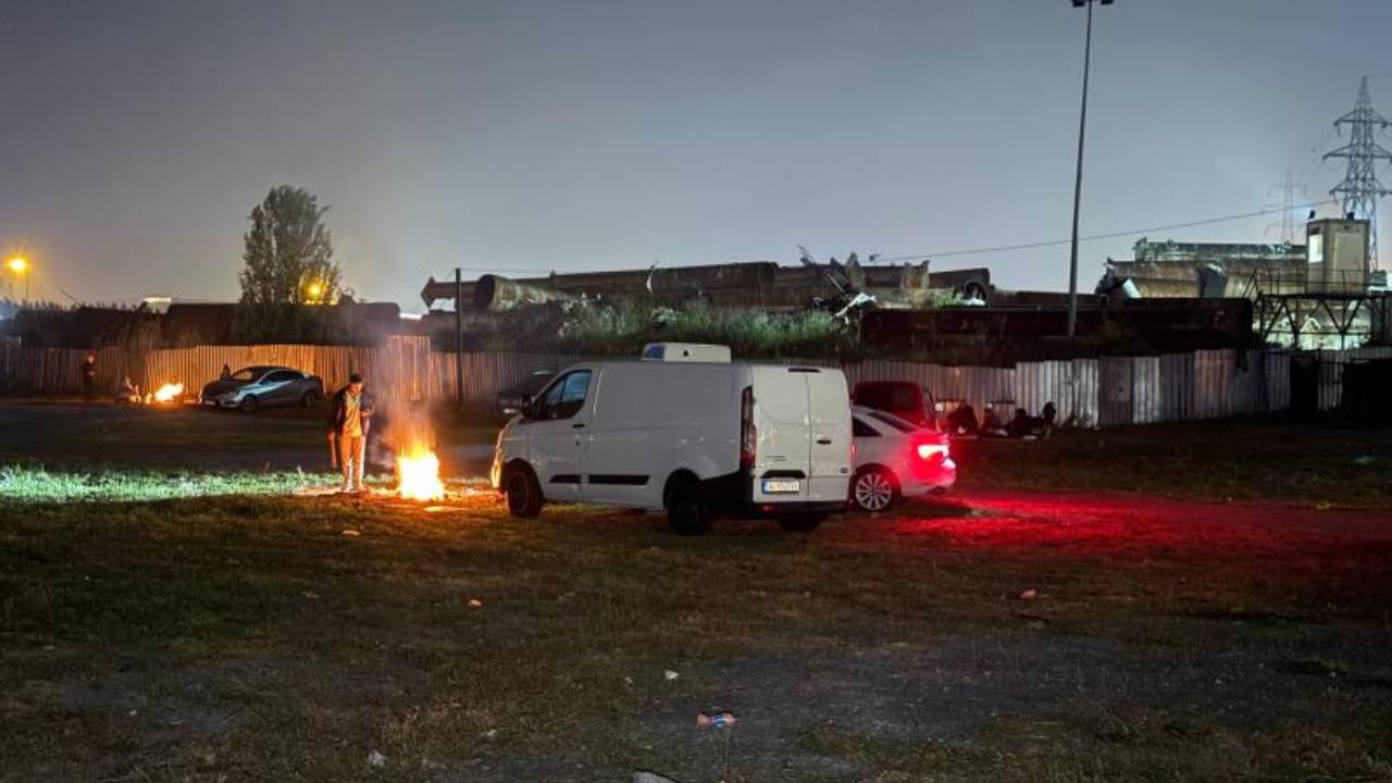İstanbul'da bazı vatandaşlar bu geceyi de dışarıda geçirdi