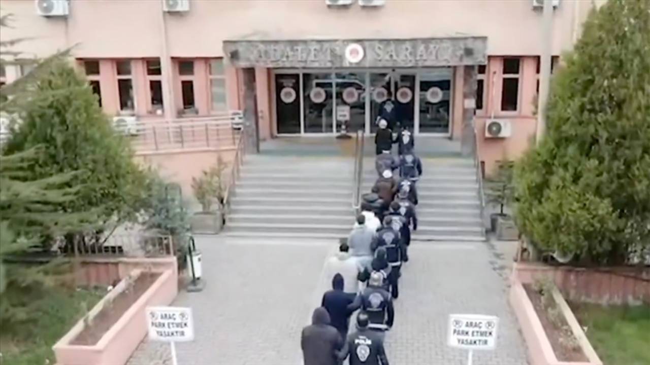 36 ilde Emniyet ve TSK'ya FETÖ operasyonu
