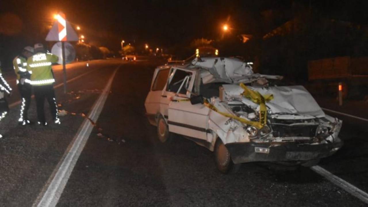 Mersin'de tırla çarpışan otomobilin sürücüsü hayatını kaybetti