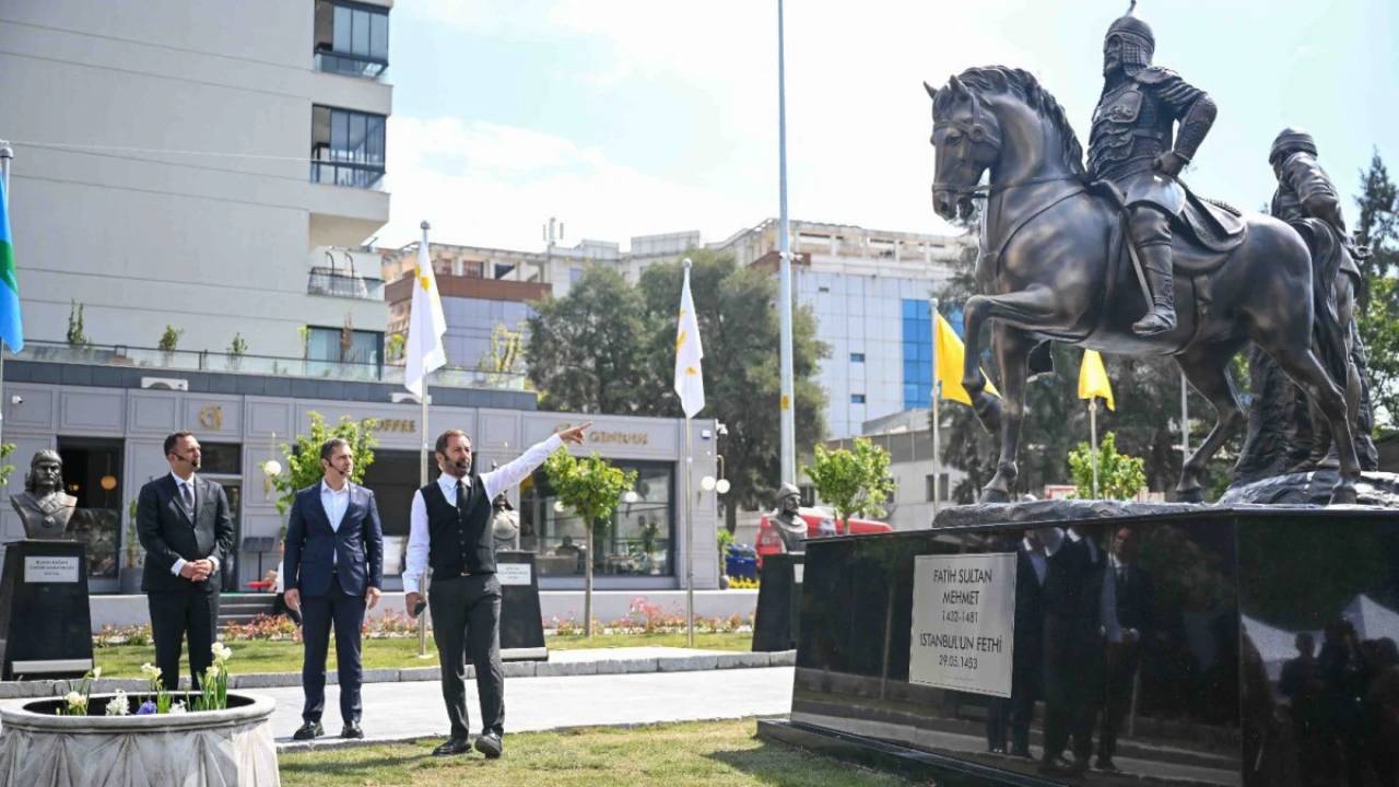 Bornova’da Abide-i Hürriyet Meydanı açıldı
