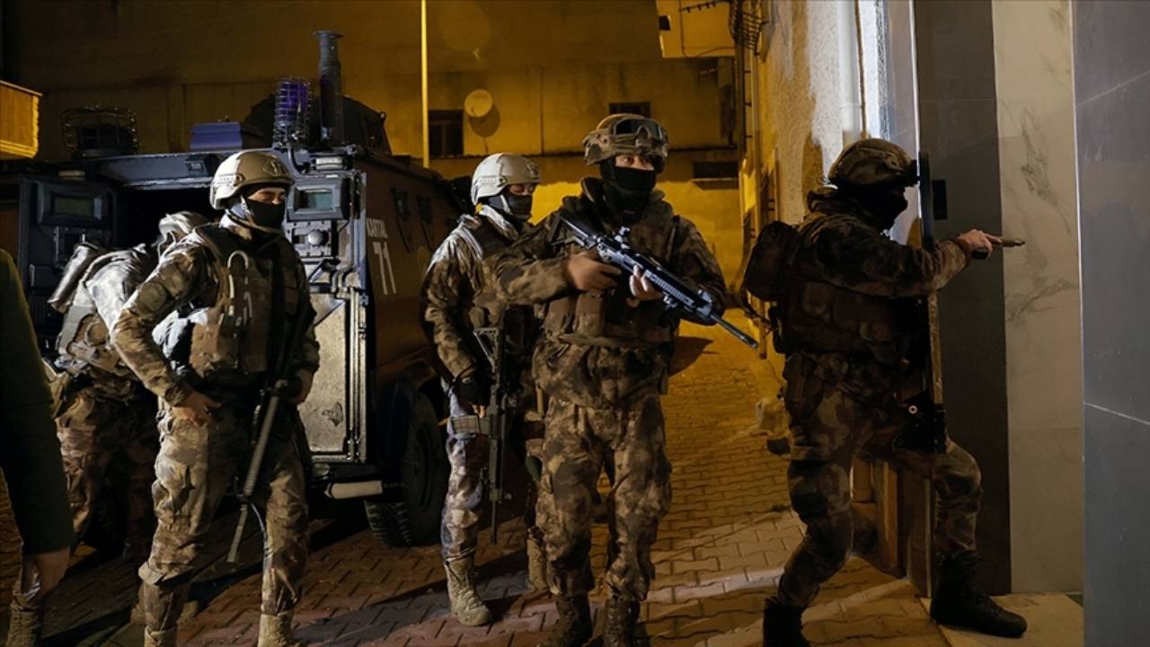 İstanbul merkezli terör operasyonlarında 29 zanlı yakalandı