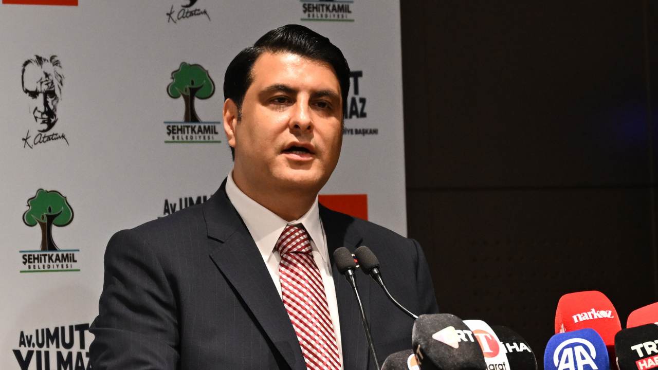 CHP'li Belediye Başkanı Yılmaz 'Mafyaya teslim olmayacağım' diyerek istifa etti