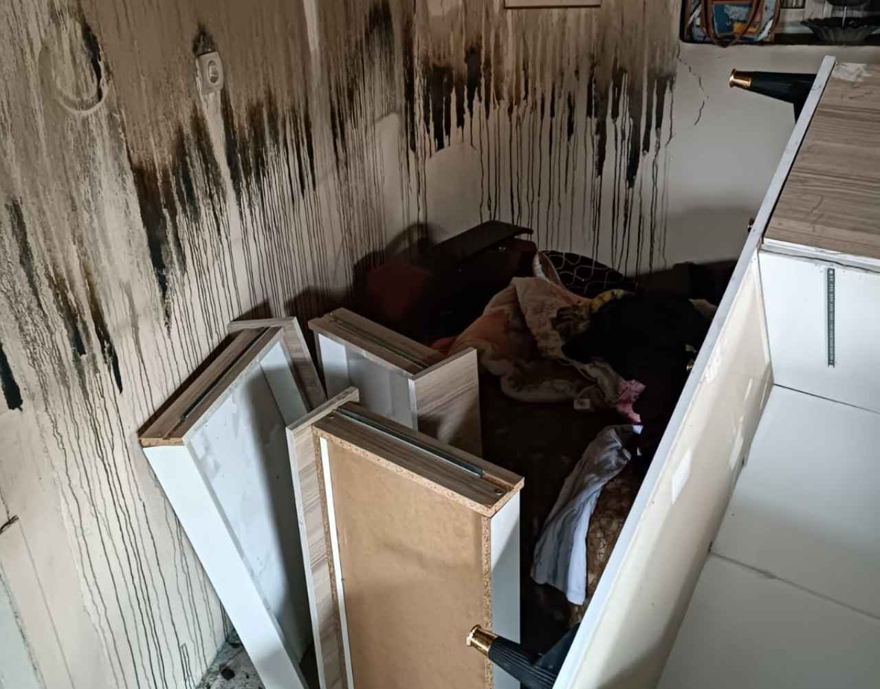 Van'da bayram arefesinde yangın: Mağdur aile yardım bekliyor