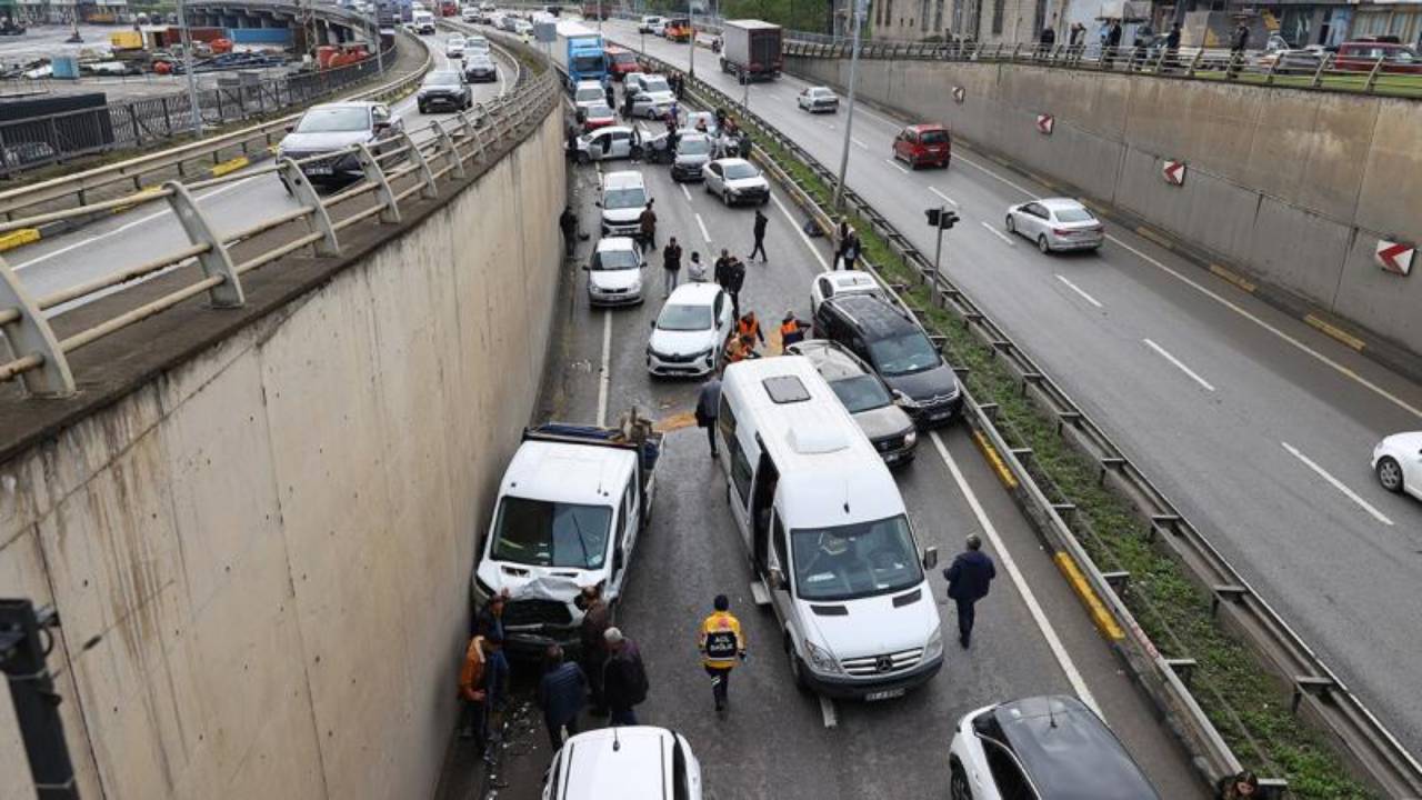 Trabzon'da 15 araç birbirine girdi: 8 yaralı