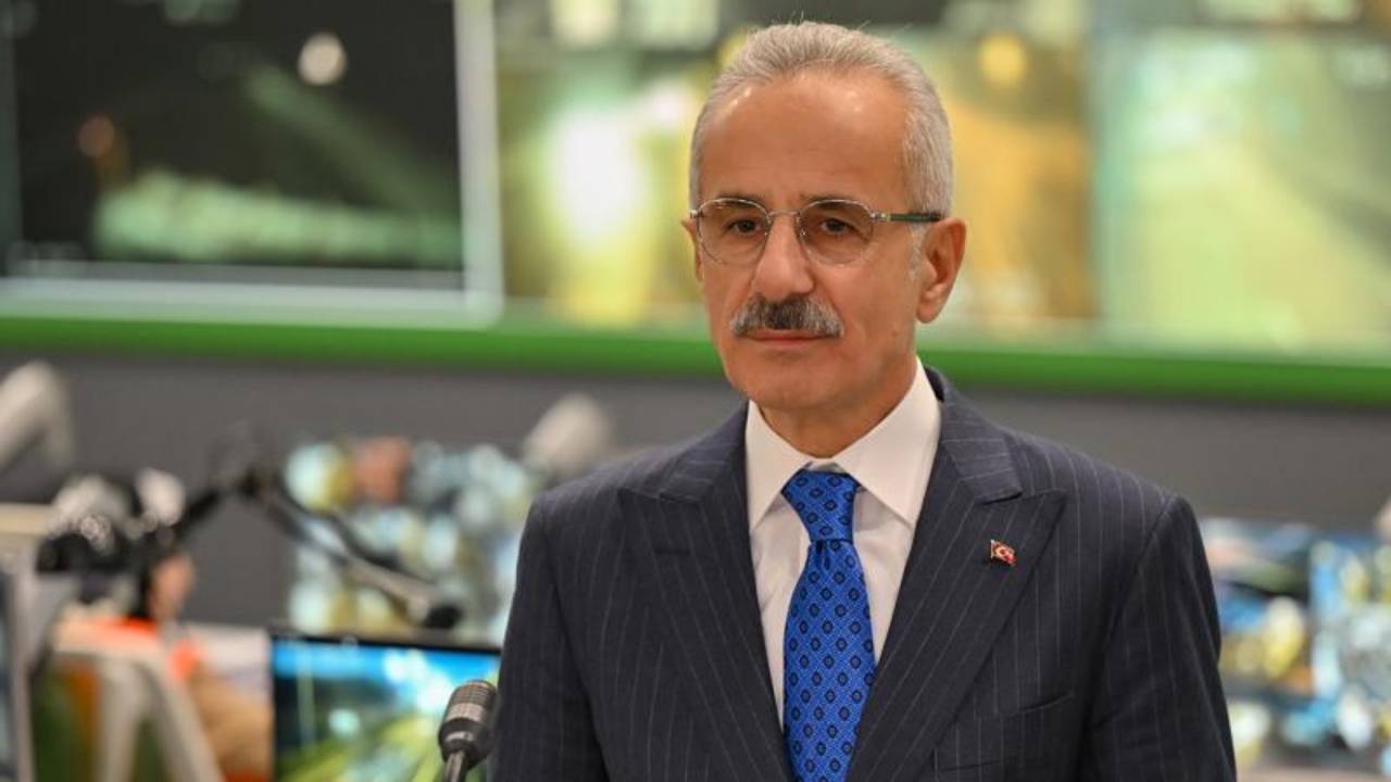 Bakan Abdulkadir Uraloğlu'ndan Kurban Bayramı'nda ücretsiz ulaşıma ilişkin açıklama Bakan Abdulkadir Uraloğlu'ndan Kurban Bayramı'nda ücretsiz ulaşıma ilişkin açıklama