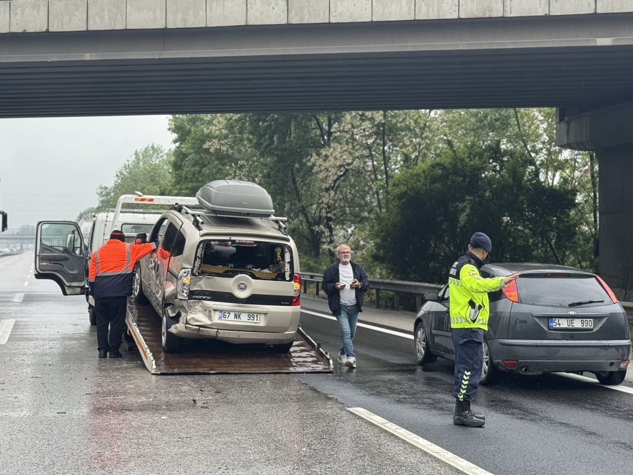 Anadolu Otoyolu'nun Sakarya kesiminde zincirleme trafik kazası ulaşımı aksattı
