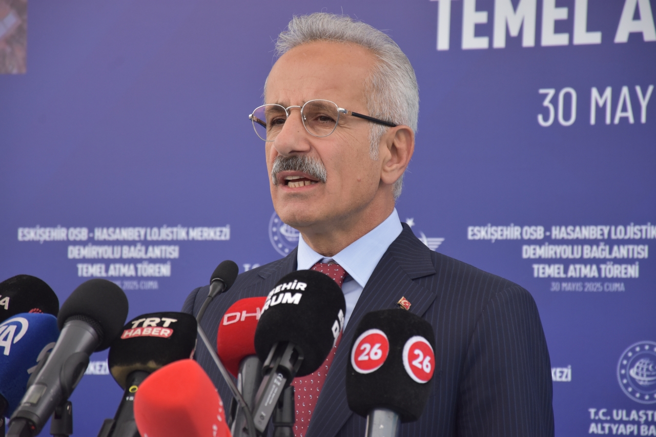 Bakan Uraloğlu, Eskişehir OSB-Hasanbey Lojistik Merkezi demir yolu bağlantısının temel atma töreninde konuştu: