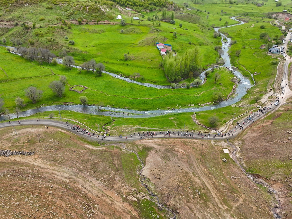 Bingöl'de 19 Mayıs Atatürk'ü Anma, Gençlik ve Spor Bayramı dolayısıyla doğa yürüyüşü düzenlendi