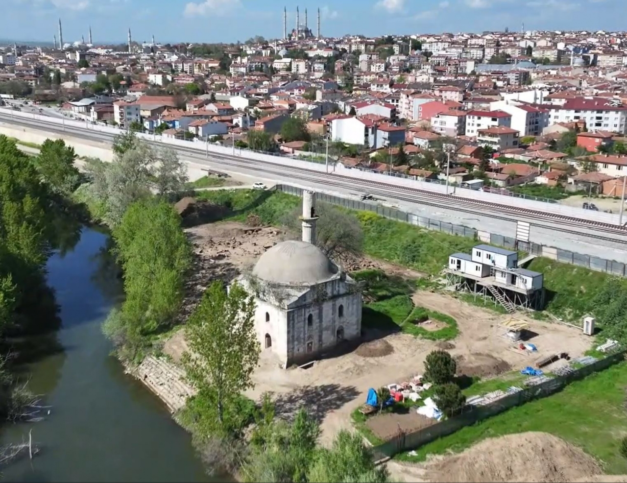 Edirne'de Tunca kenarındaki yalı camisinin restorasyonu sürüyor