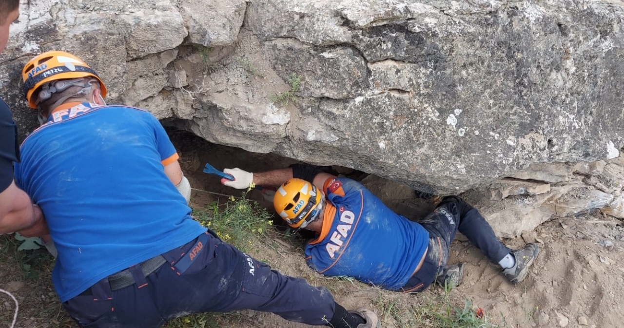 Tokat'ta kaçak kazı yaparken üzerine kaya düşen kişi öldü