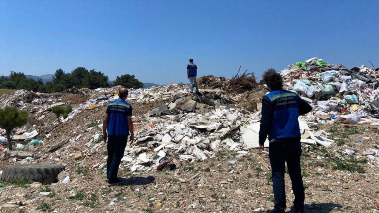 Açık alana atık döken belediyeye 1,8 milyon TL ceza