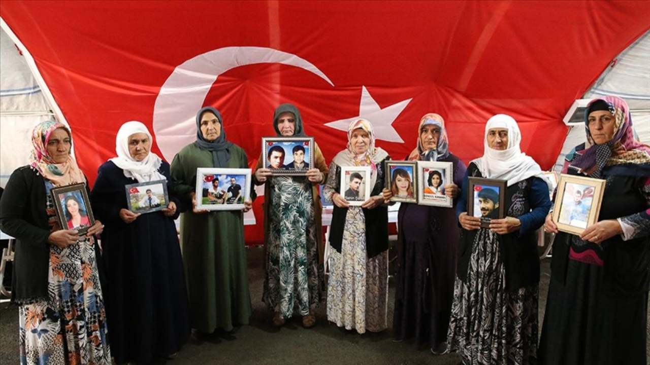 PKK'nın feshi Diyarbakır annelerine umut oldu
