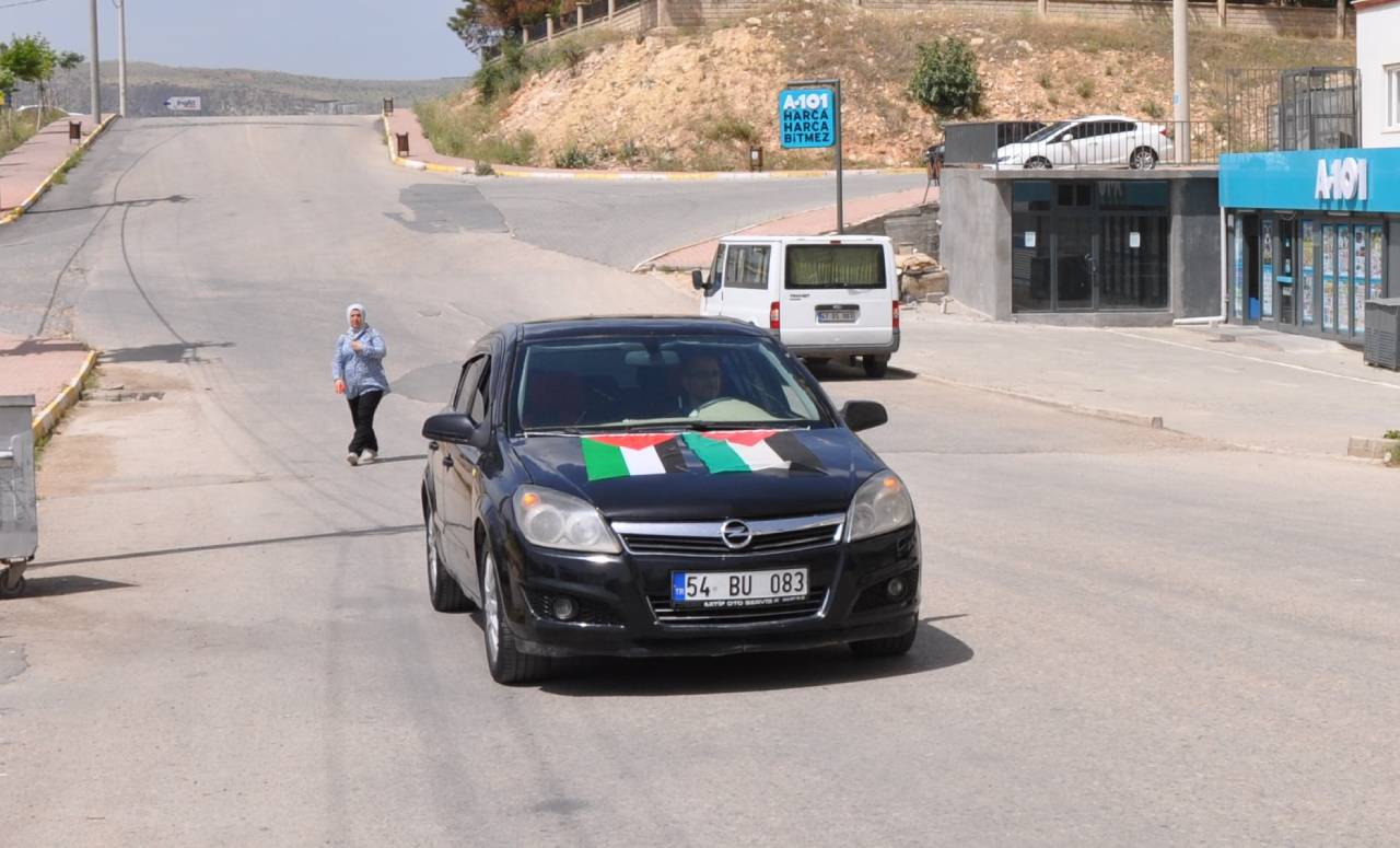 Mardinli hayırsever arabasını Filistin için bağışladı