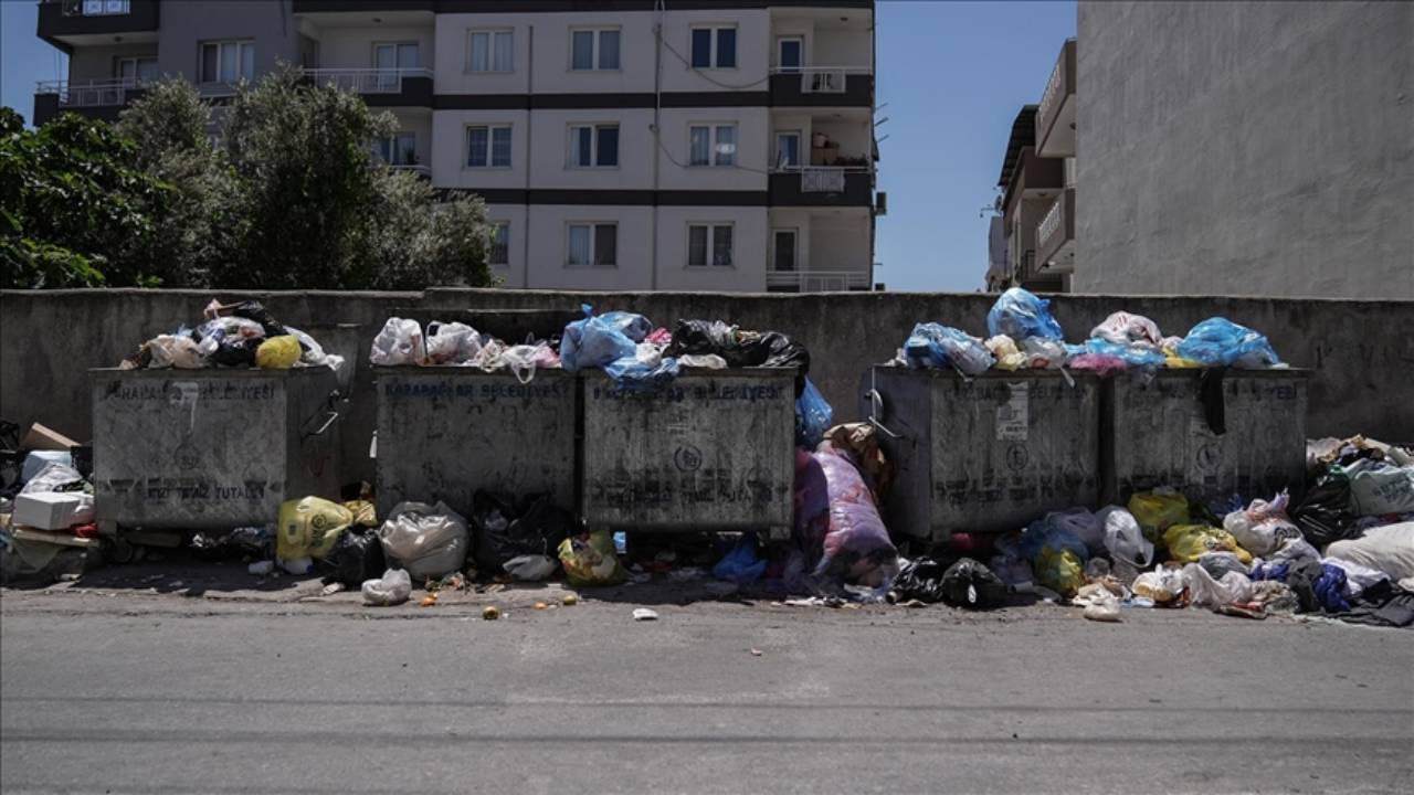 İzmir'de CHP'li belediye iflas etti! Sokakları çöp götürüyor