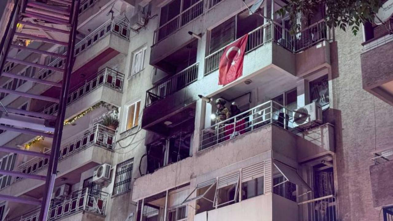 İzmir'de apartman dairesinde patlama!