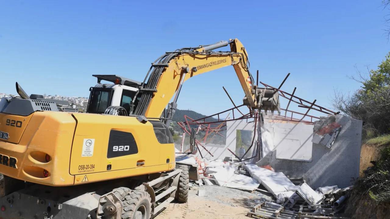 Bursa'da yapılan 25 kaçak yapı yıkıldı