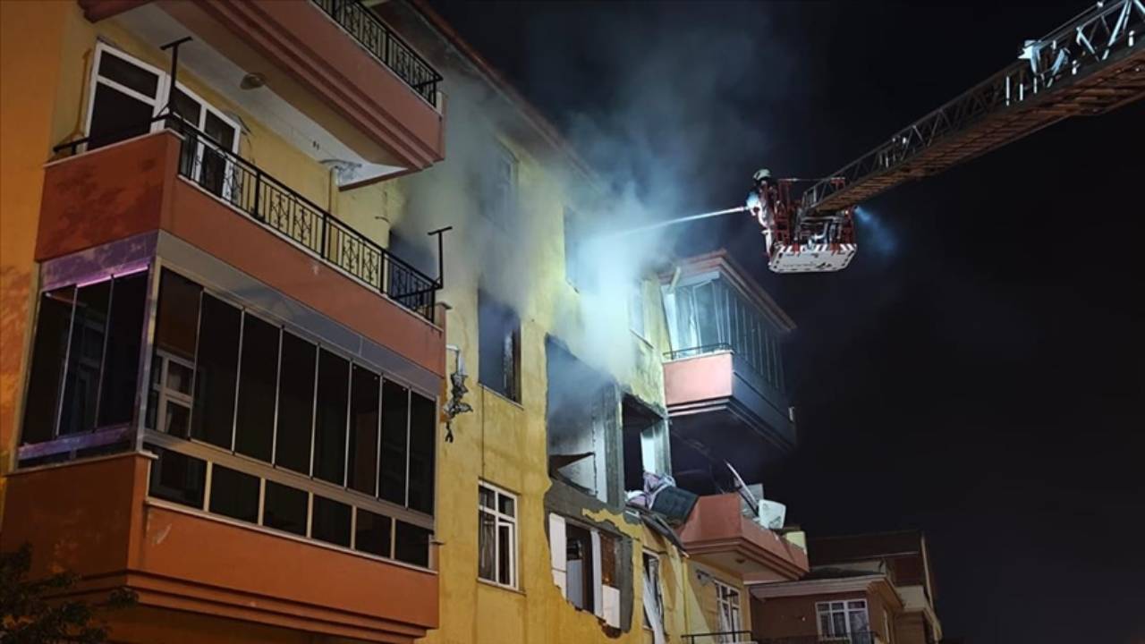 Konya'da dört katlı binada doğalgaz patlaması: 12 yaralı