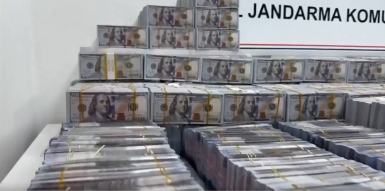 Kalpazanlara operasyon! 4,5 milyar liralık sahte döviz ele geçirildi