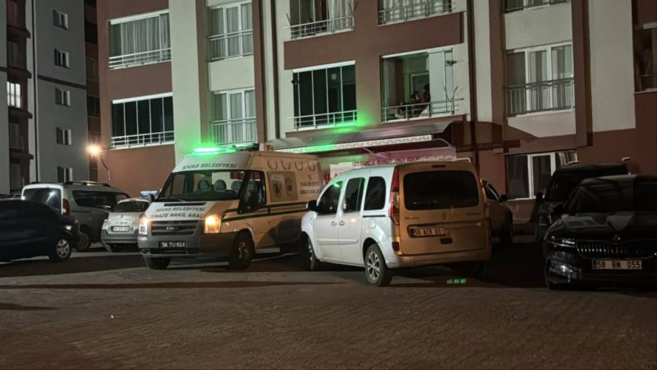 Sivas'ta iki kardeş evlerinde ölü bulundu