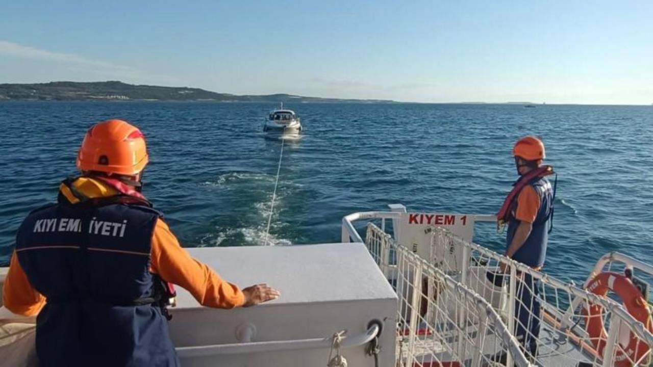 Boğaz'da sürüklenen tekne kurtarıldı