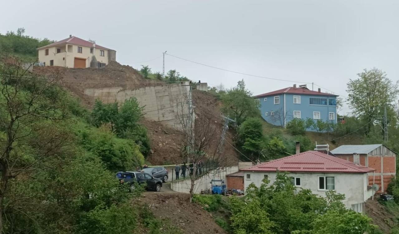 Samsun'da istinat duvarı çöktü