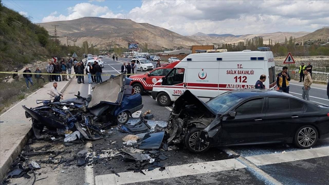 Malatya'da otomobil kazası! 2 ölü, 2 yaralı