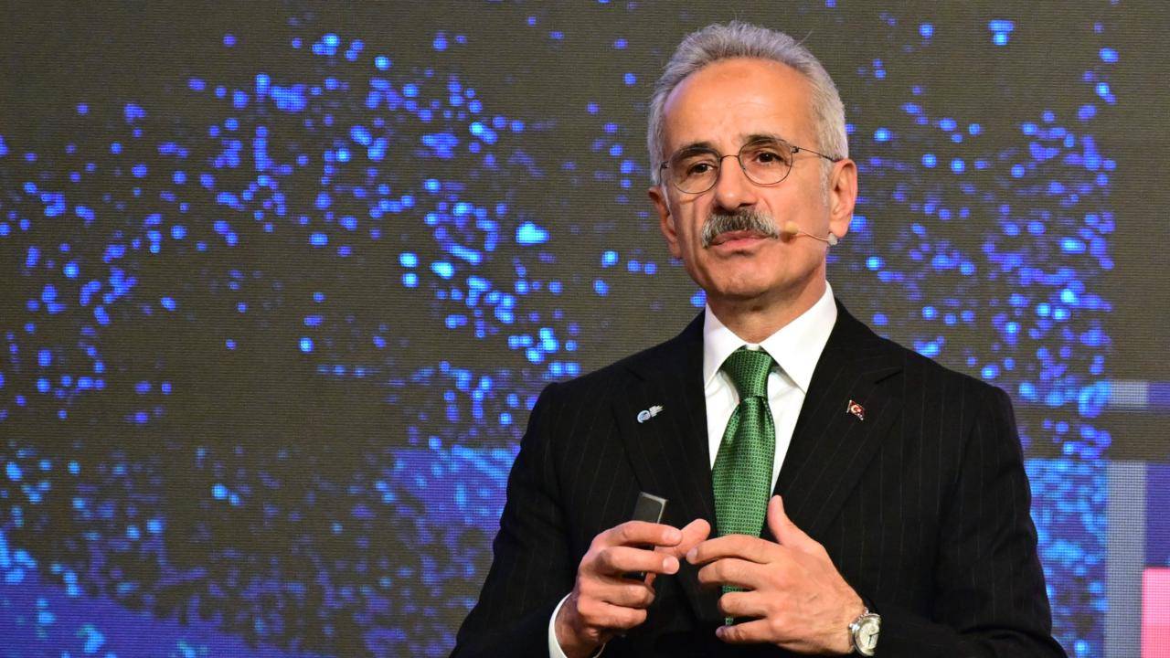 Bakan Uraloğlu, Ankara'dan Şam'a ilk uçuşun gerçekleştiğini bildirdi