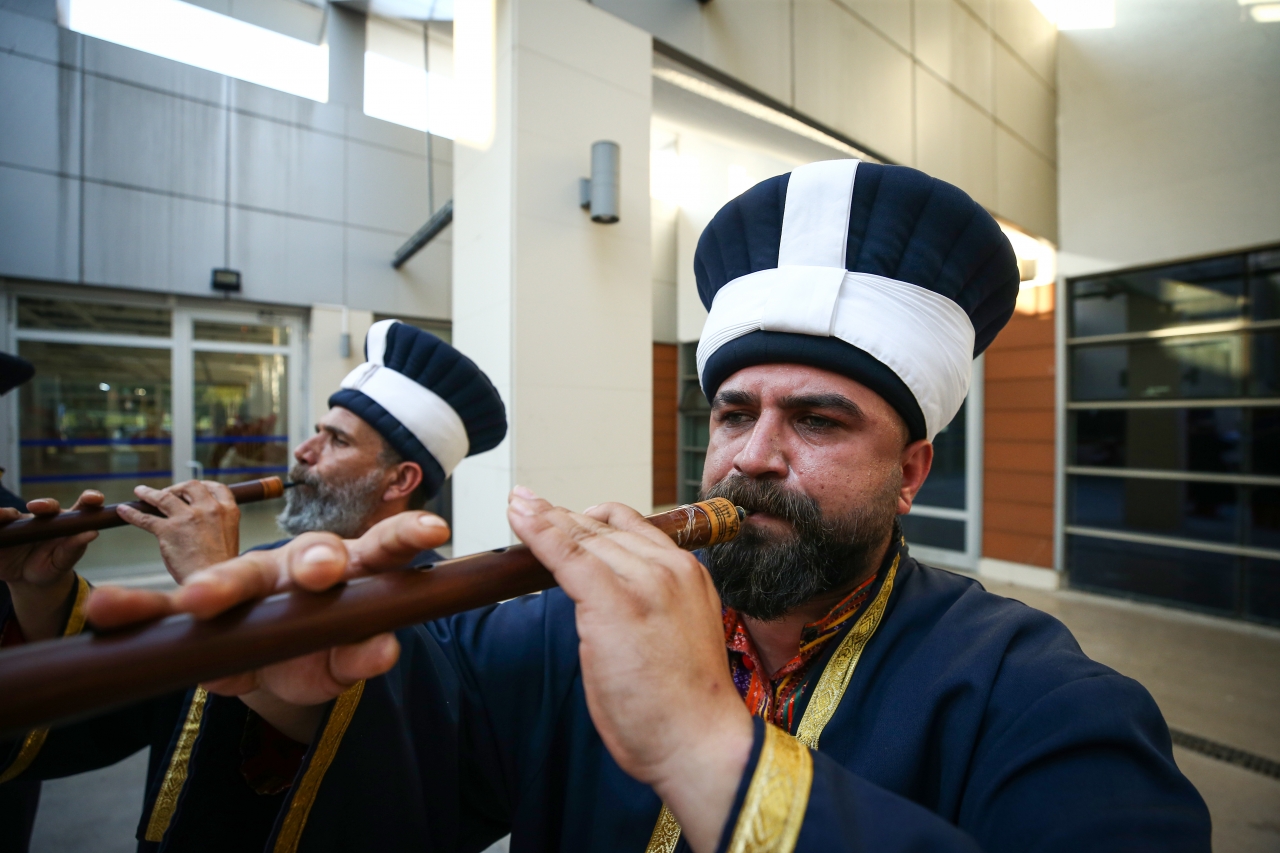 Babalar ve oğulları aynı mehter takımında omuz omuza görev yapıyor