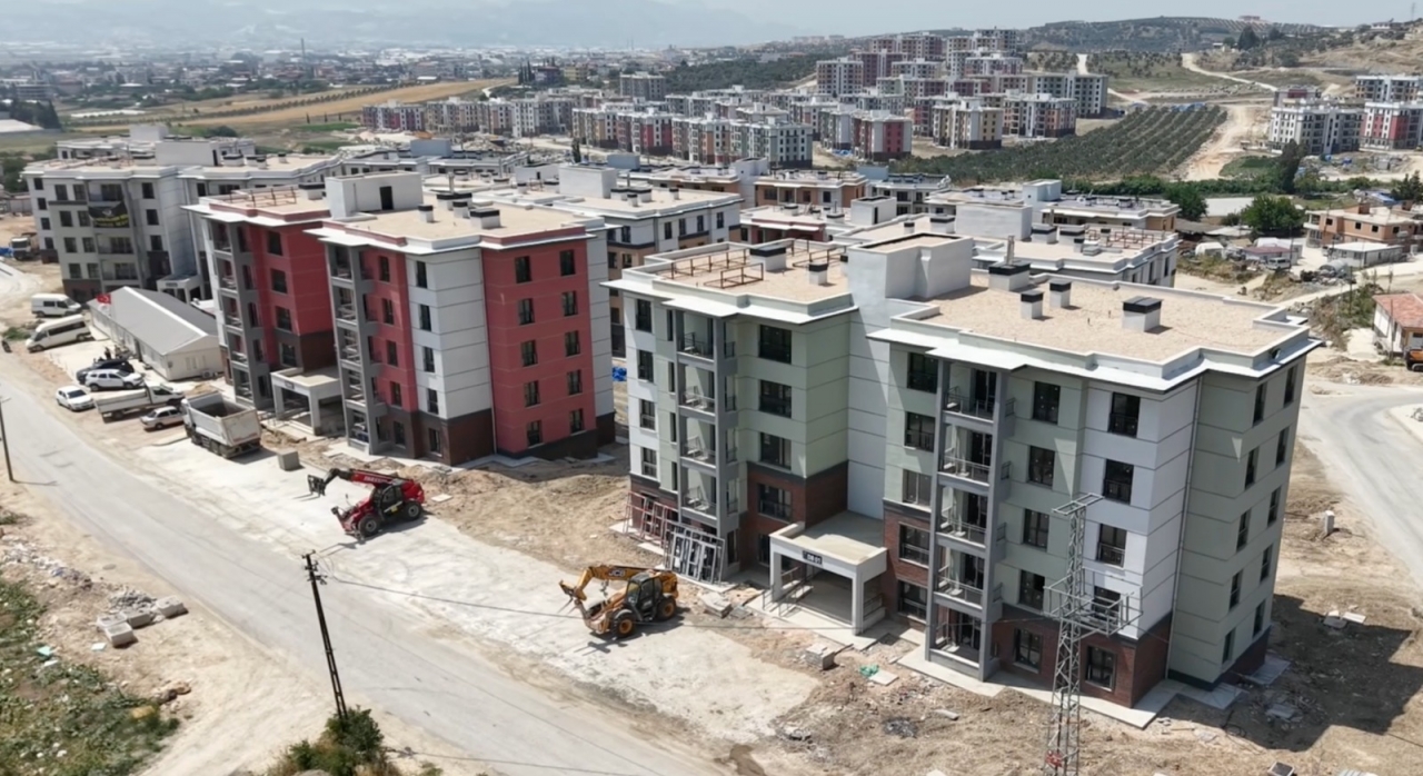 Hatay'da 21 bin 108 afet konutunun daha anahtarı hak sahiplerine verilecek