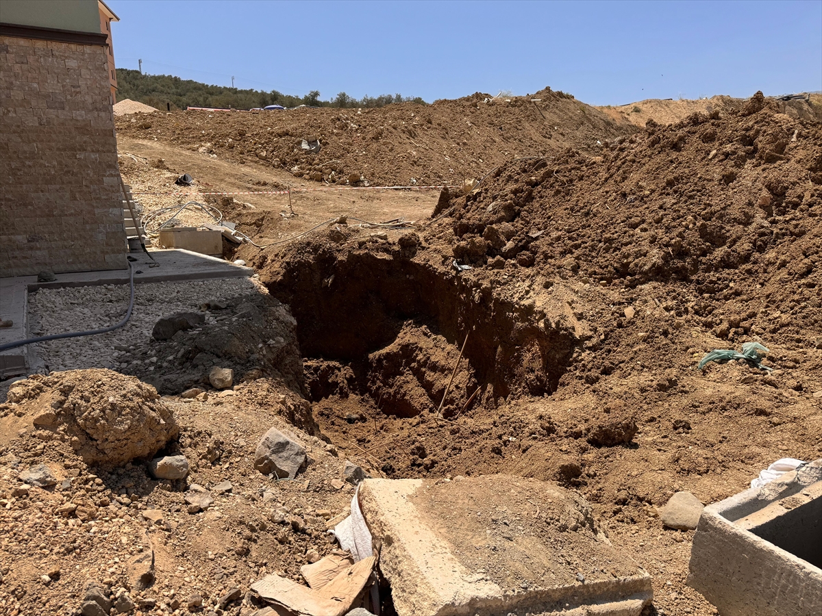 Hatay'da altyapı çalışmalarında meydana gelen göçükte 2 işçi öldü