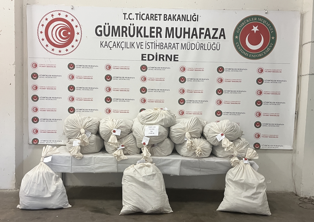 Kapıkule Sınır Kapısı'nda iki tırda 212 kilo 365 gram uyuşturucu ele geçirildi