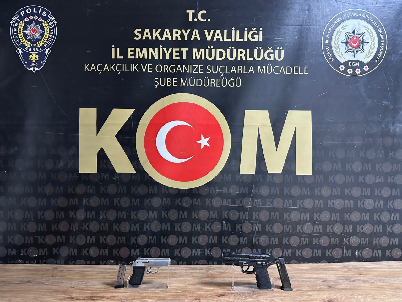 Sakarya'da silah kaçakçılığı operasyonunda 4 zanlı yakalandı