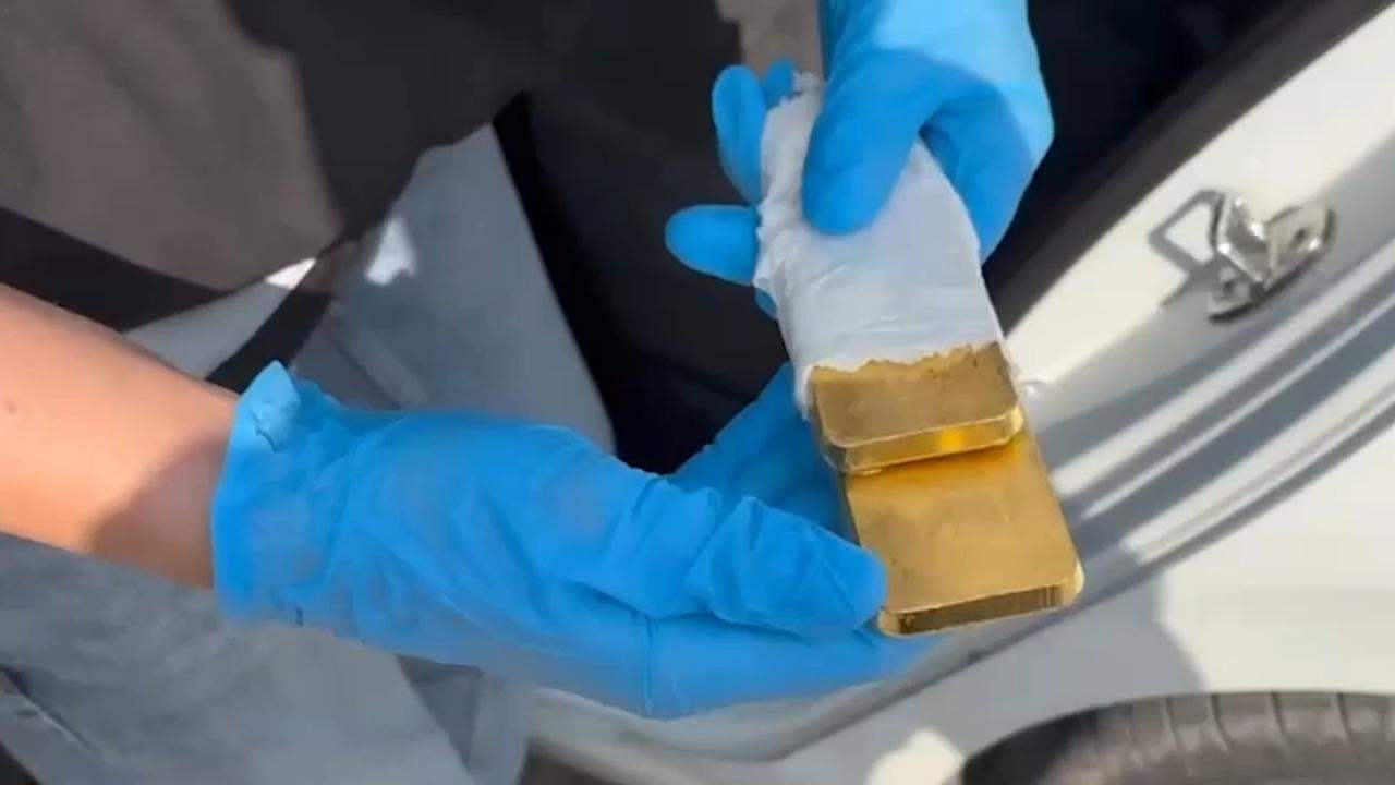 Edirne'de otomobilden 9,9 kilogram külçe altın çıktı