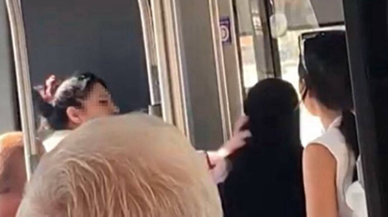 Denizli'de çarşaflı kadına çirkin saldırı