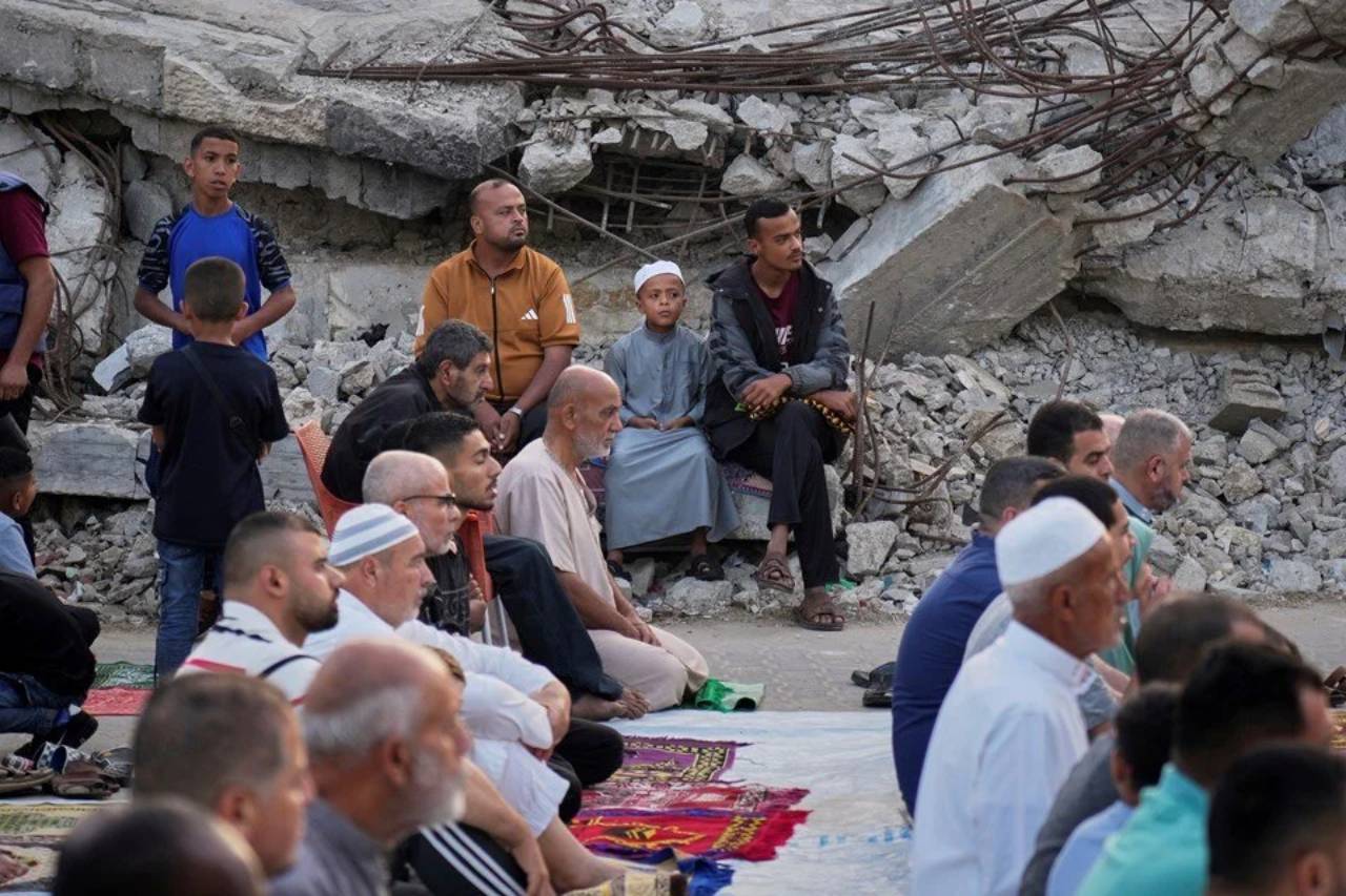 Gazze Enkaz Namaz
