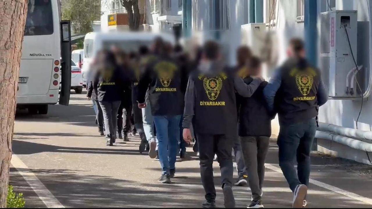 Pazarcı ve simitçi kılığına giren kapkaççılar 'Çekirge' ile yakalandı