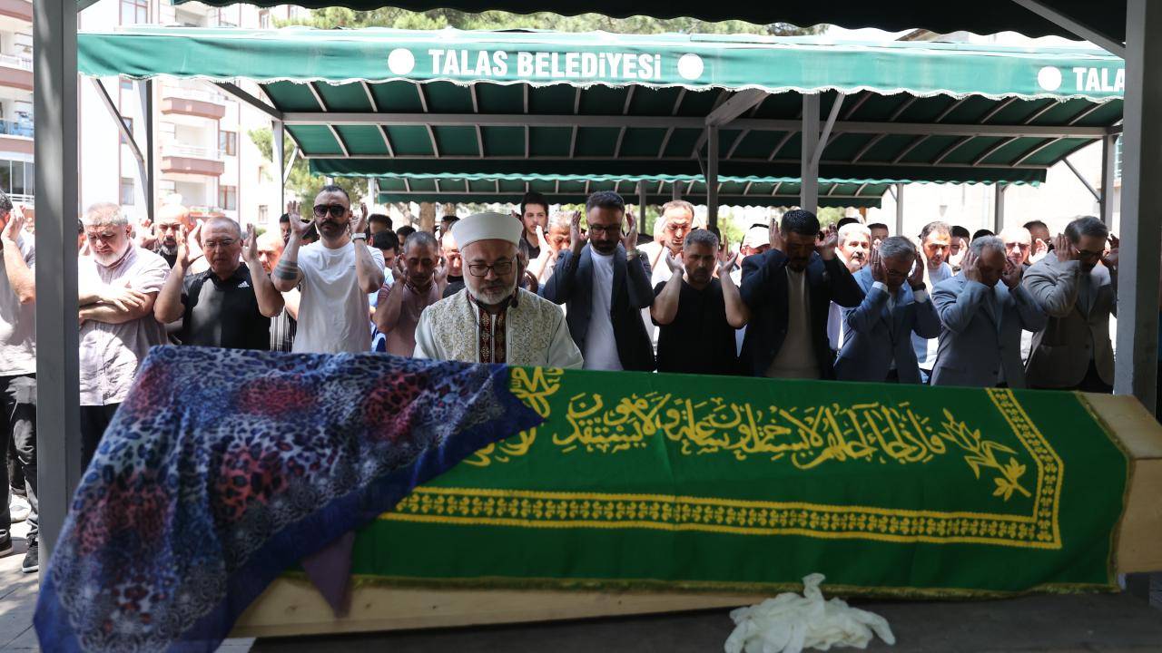 Kayseri'de KKKA şüphesiyle tedavi gören kadın vefat etti
