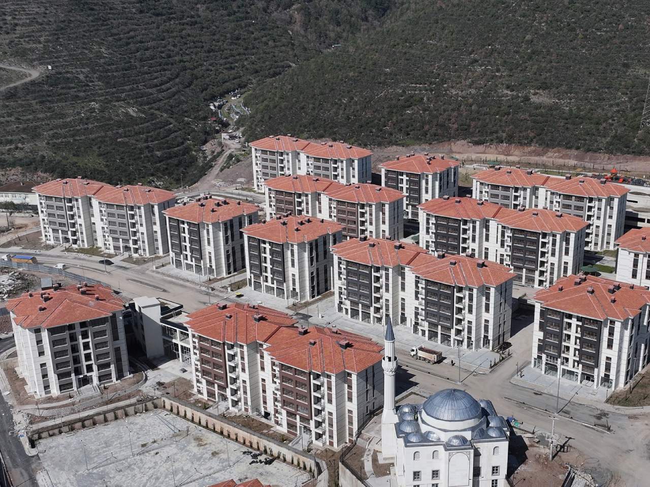 Kocaeli Büyükşehir Belediyesi kentsel dönüşüm çalışmalarına hız kesmeden devam ediyor