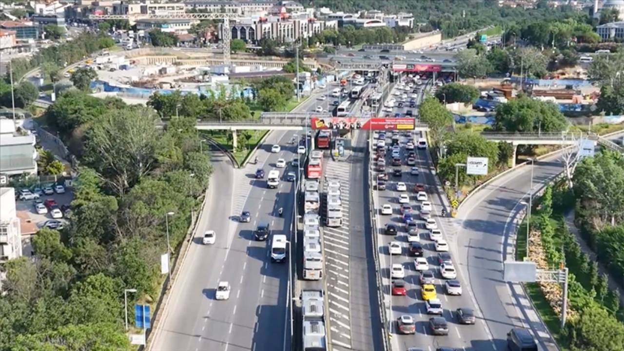 Tatil sonrası ilk mesai gününde İstanbul trafiğinde yoğunluk