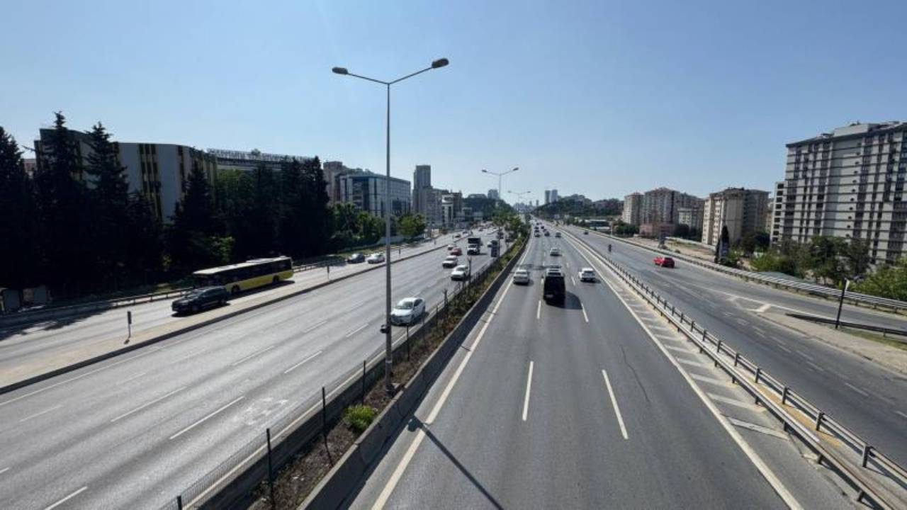 İstanbul ve Ankara'da yollar boş kaldı