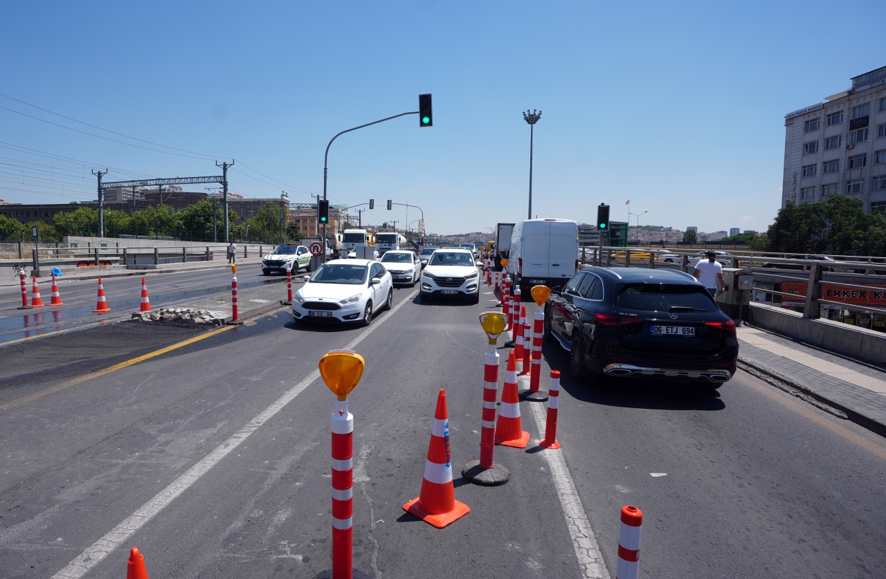 Sıhhiye Köprüsü'ndeki bakım çalışmaları trafiğe neden oldu
