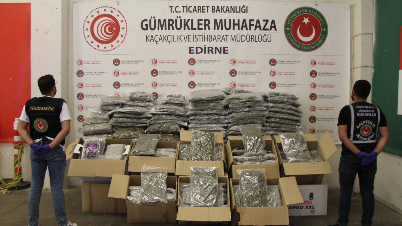 Gümrük Muhafaza ekipleri 1,6 milyar TL'lik uyuşturucu ele geçirdi