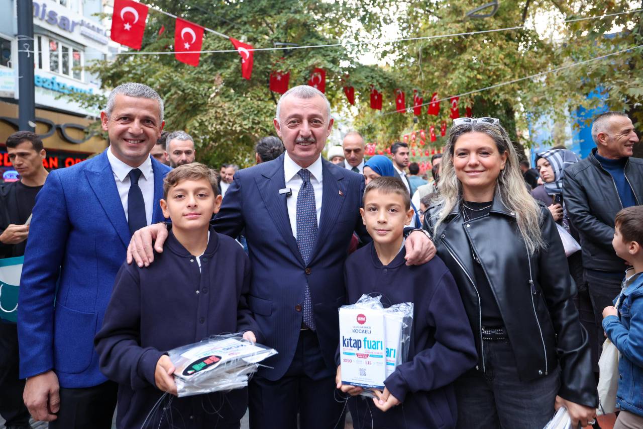 Kocaeli’de Gelenek Bozulmadı, Kitaplar Yine Ilk Ağaçlarda Açtı! (10) (1)