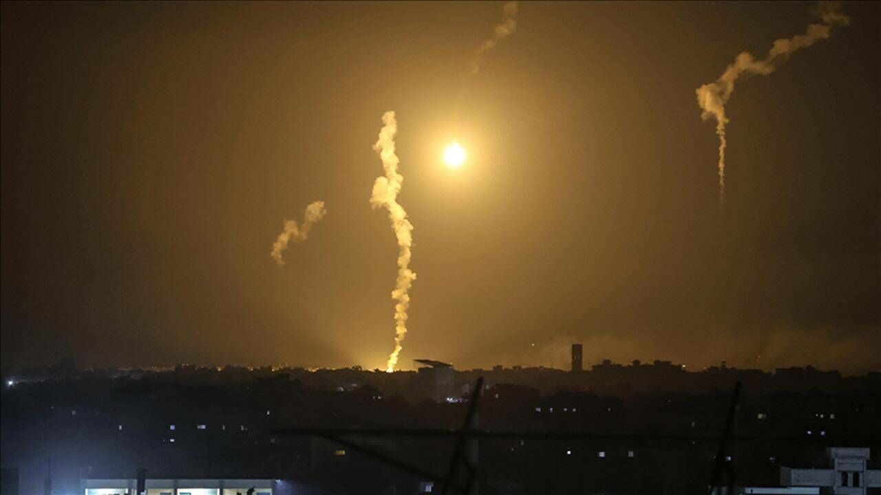 İsrail, Gazze Şeridi'nde sivil aracı vurdu, 3 kişi yaşamını yitirdi