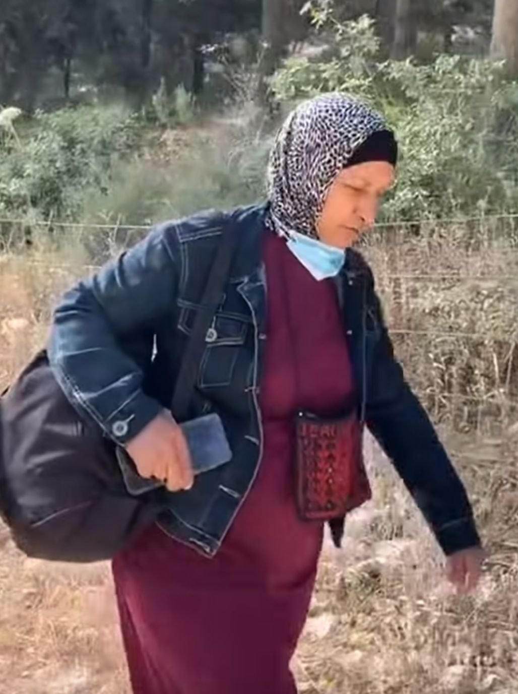 Mescid I Aksayaya Yürüyen Kadınlar1