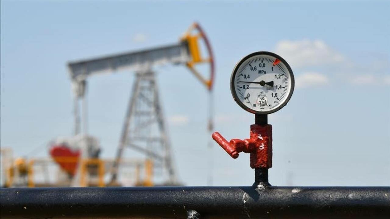 Brent petrolün varili 100,30 dolar